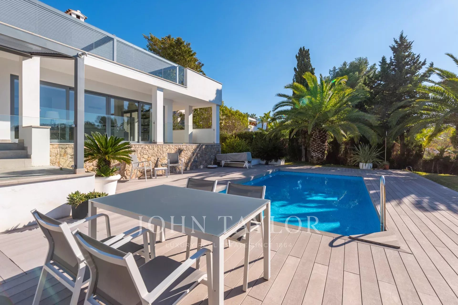 Villa in a quiet location