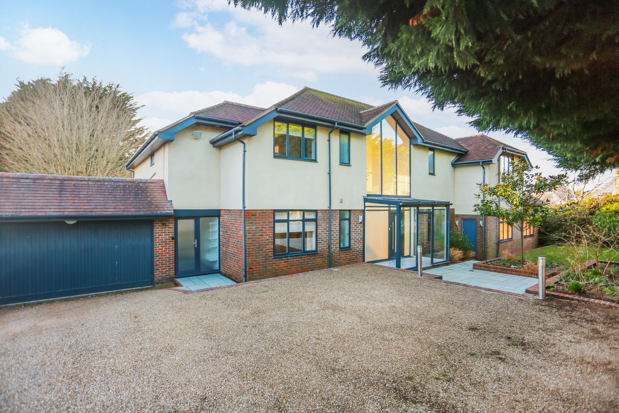 Detached House: for sale in Hove