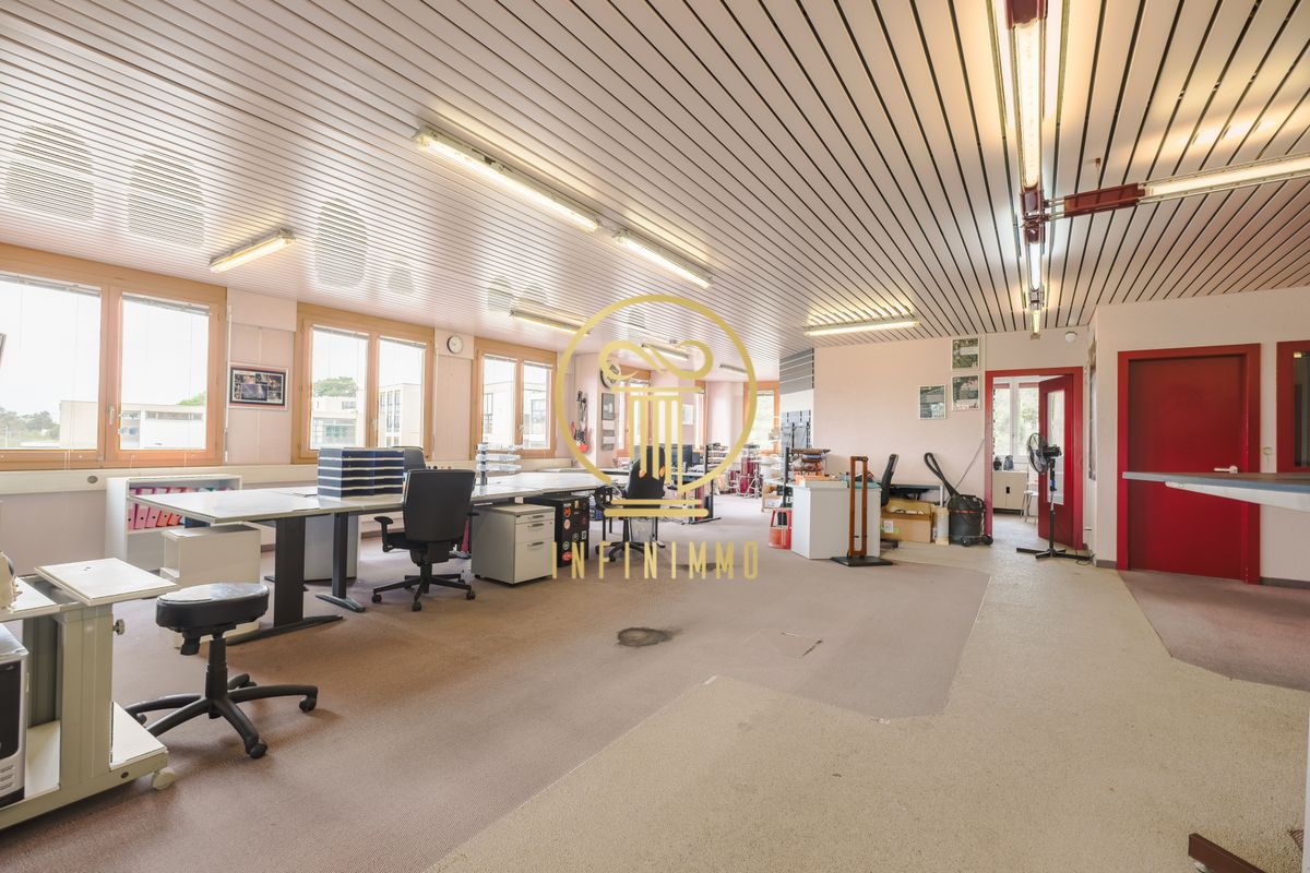 MORGES - Commercial area with lake view