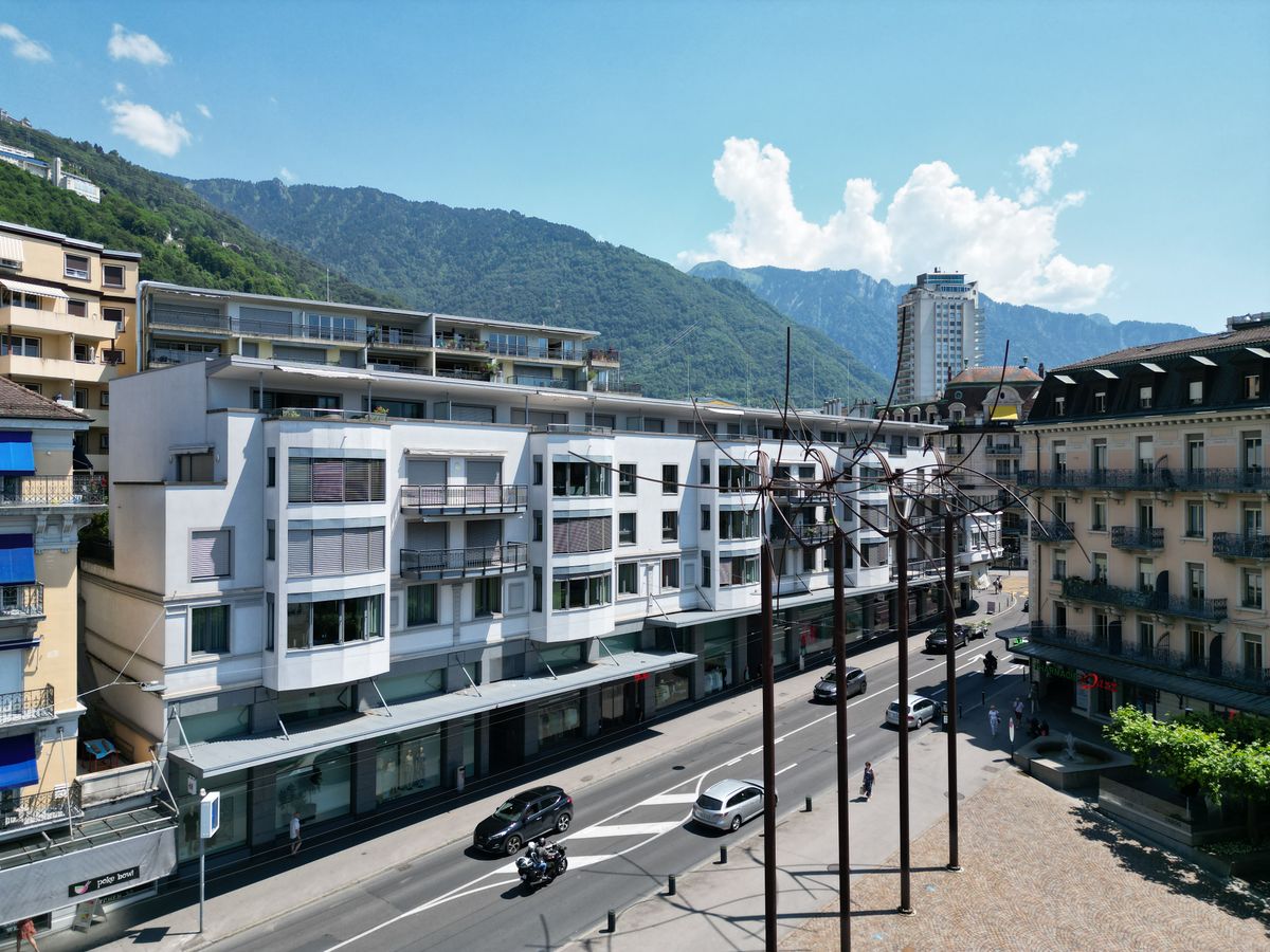 5.5 ROOM APARTMENT IN PERFECT CONDITION - CENTRALLY LOCATED WITH LAKE VIEW