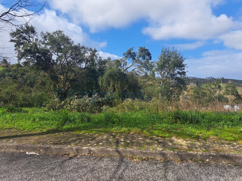 Plot of 562m2 urban in Barreira, Leiria