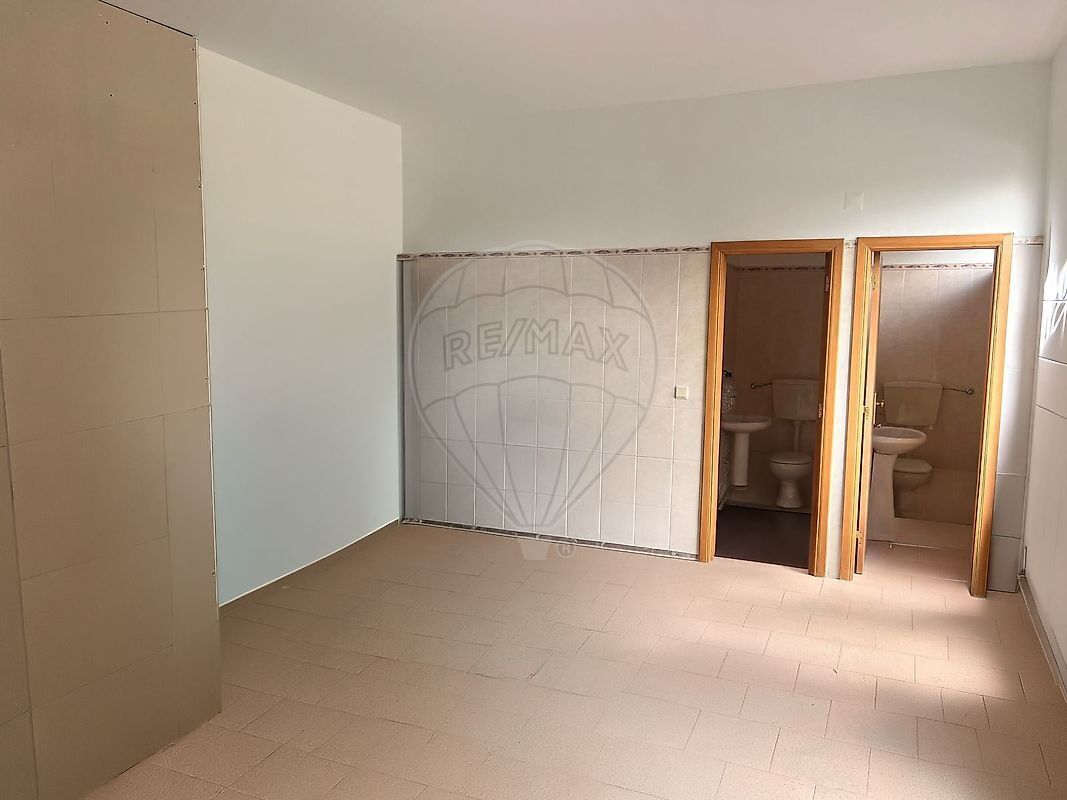 Commercial for sale in Almada, Portugal