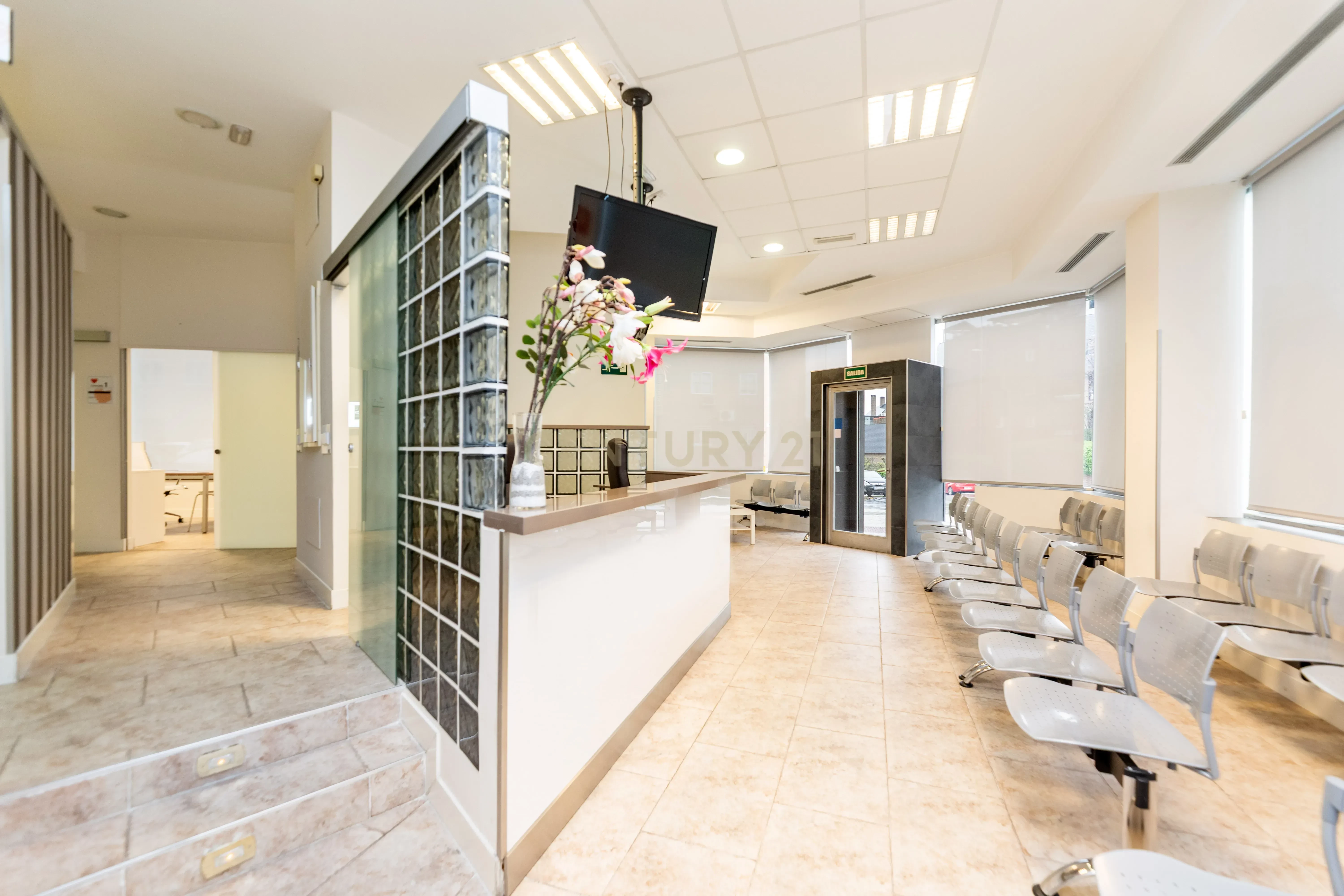 Prime Commercial Space in Madrid - Luxury & Accessibility