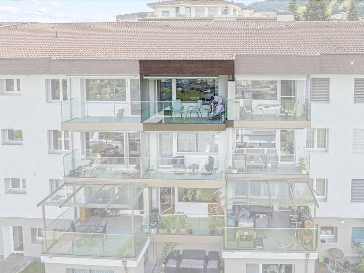 2.5 ROOM APARTMENT WITH LAKE VIEW AND TAX PRIVILEGES