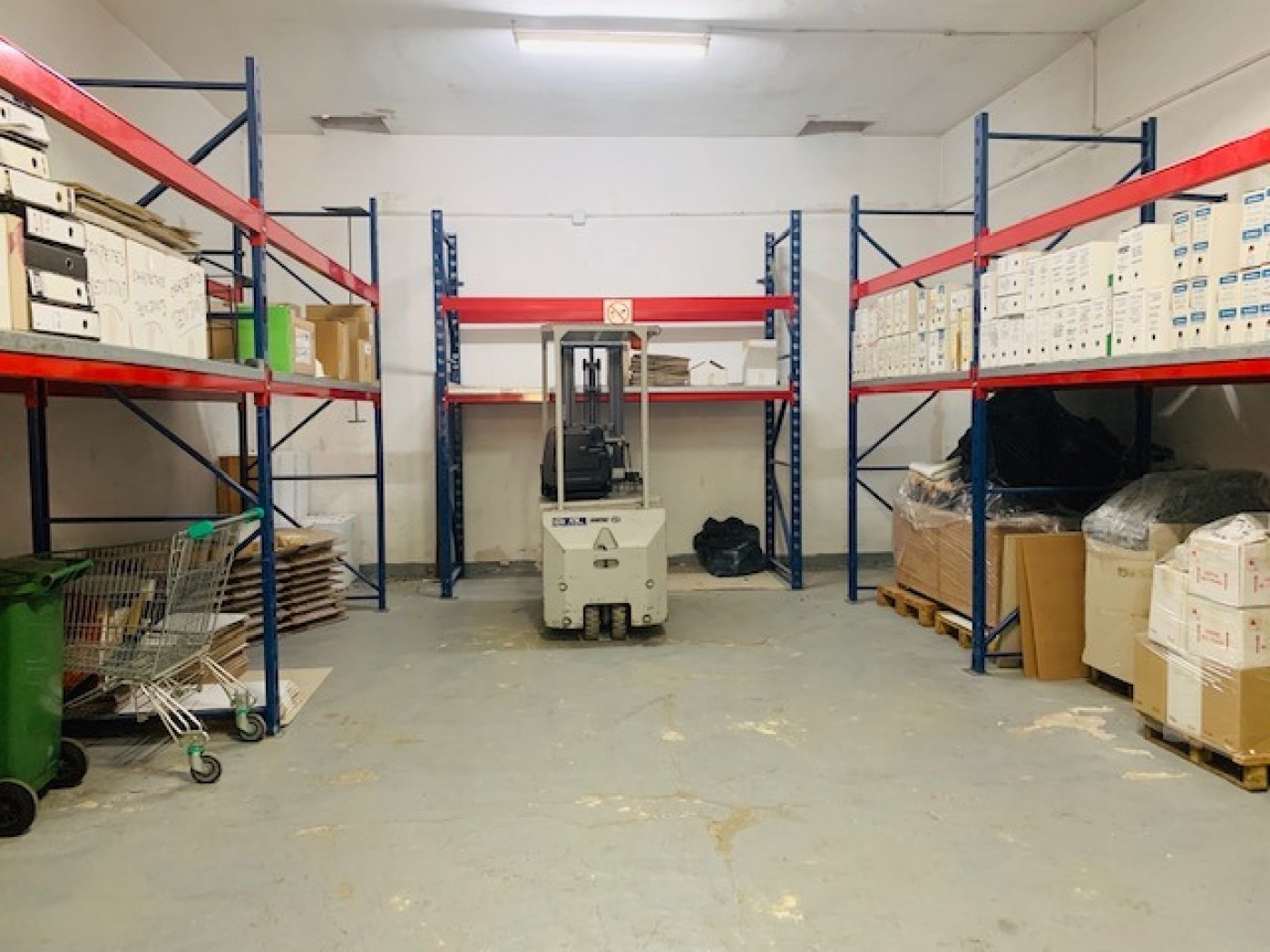 IDEAL LOCATION FOR DISTRIBUTION