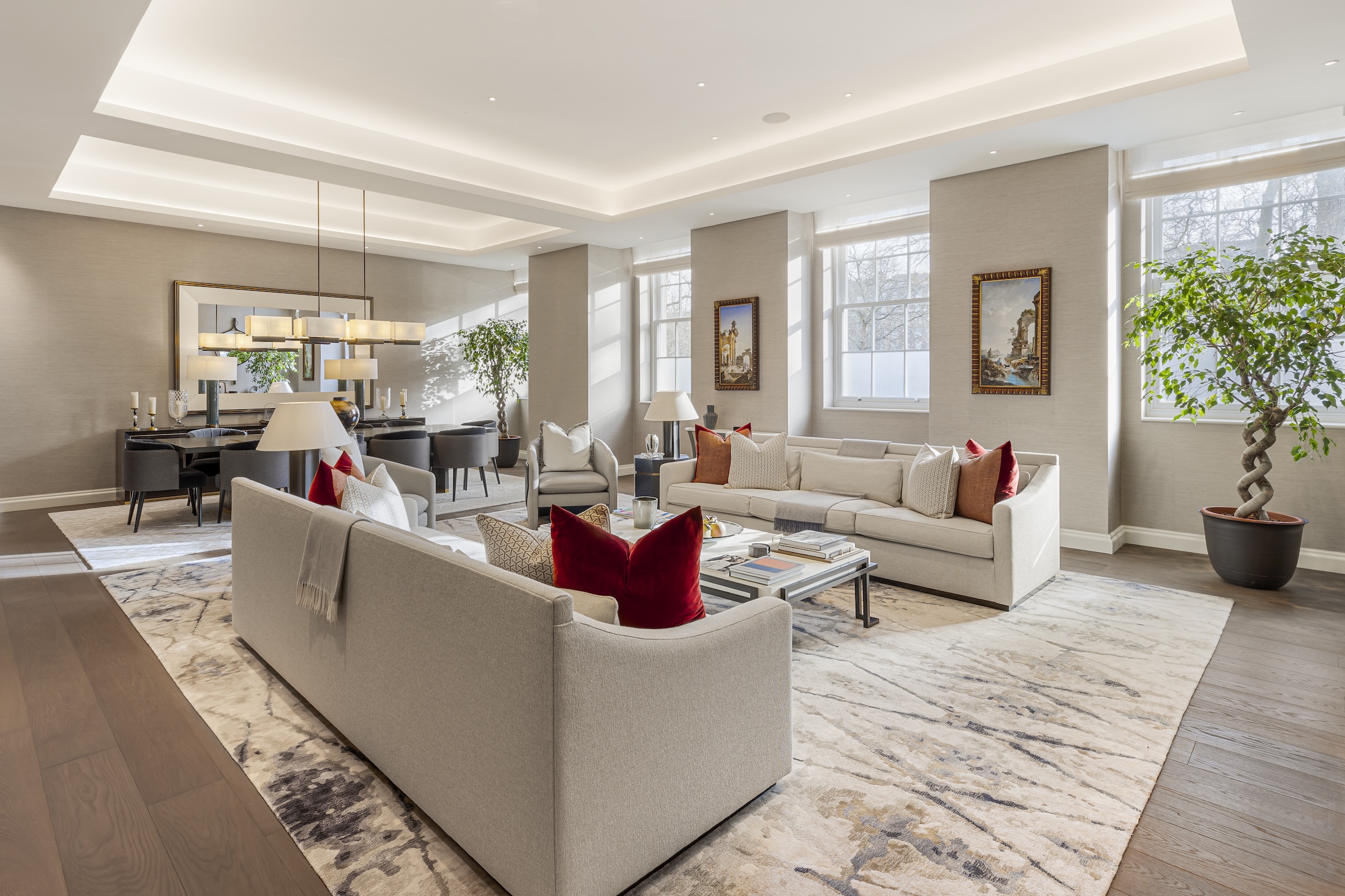 Sophisticated Four Seasons apartment in the prestigious Grosvenor Square