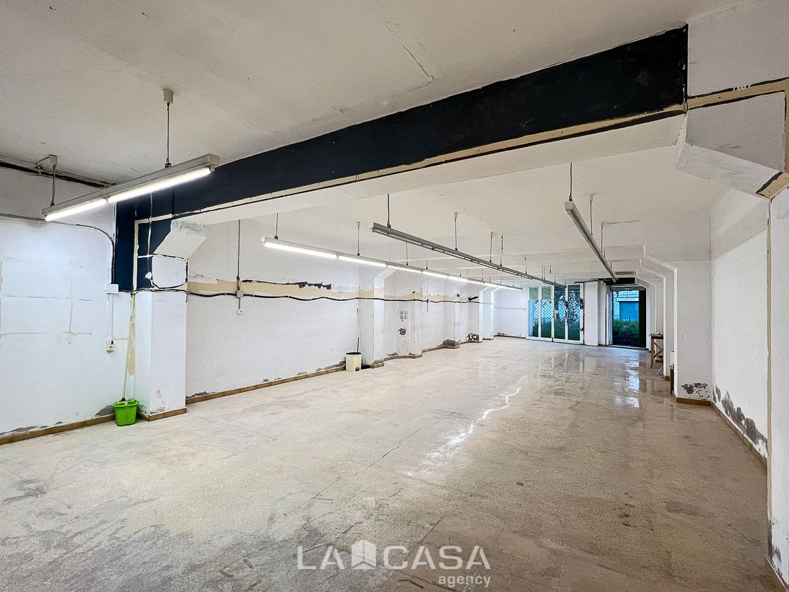 Commercial for sale in L'Hospitalet de Llobregat, Spain