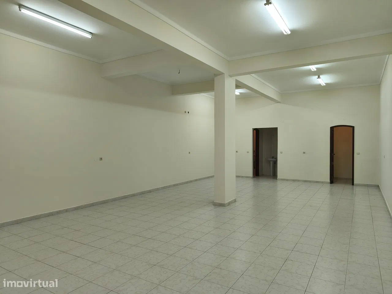 Commercial for sale, Lisboa (São Marcos, Portugal)