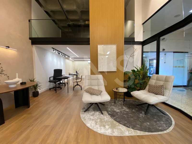 Two shops with independent entrances in the Galerias Alto da Barra shopping centre in Oeiras
