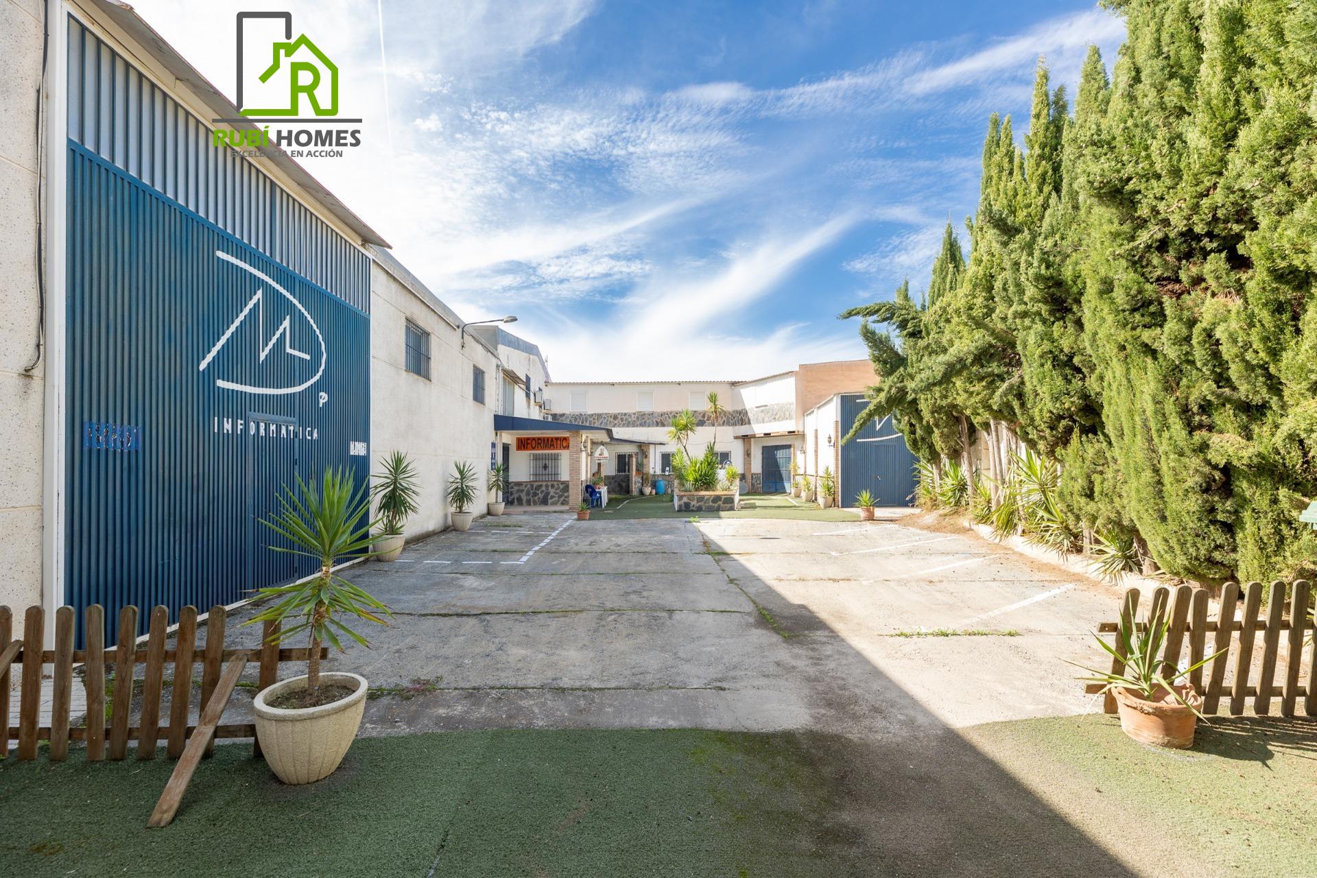 VENUE WITH SEVERAL ROOMS ON AVENIDA LOS ALAMOS (ATARFE-GRANADA) FOR SALE