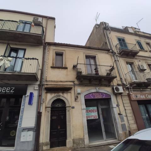 Home for sale, Viale Principe Umberto, 74 (Caltagirone, Italy)