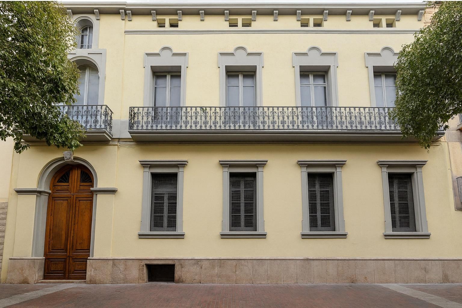 THE BLACK FLAG FOR SALE - EMBLEMATIC BUILDING FOR SALE IN IGUALADA