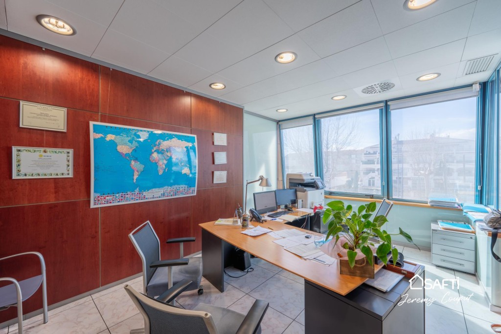 Office For sell in Empuriabrava in Girona