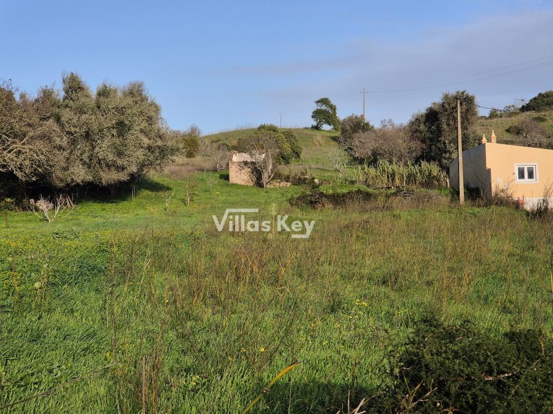 Mixed-use land with ruin near Boca do Rio beach