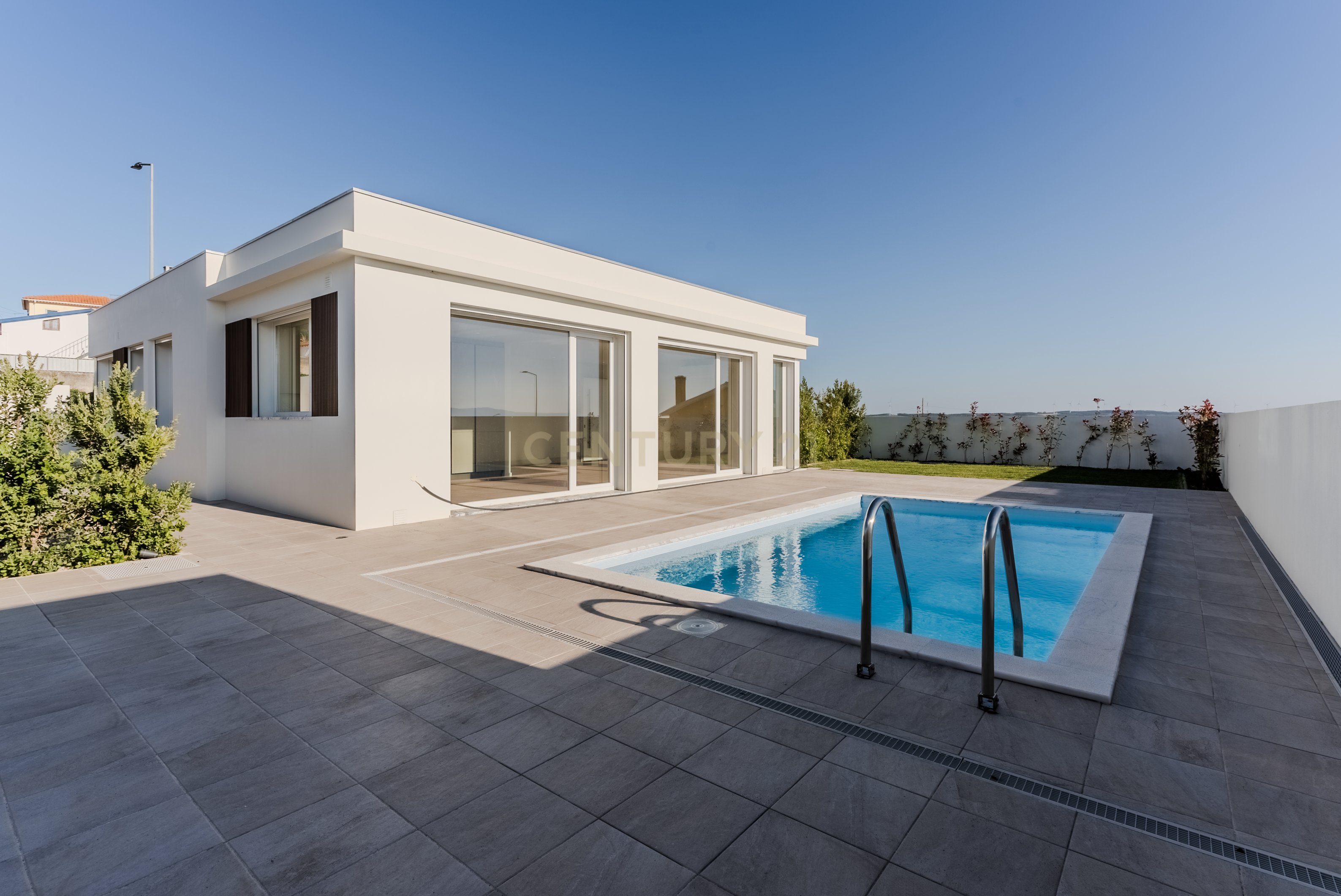 3-Bedroom Detached House in Capelas: Comfort and Privacy Just 5 Minutes from Lourinhã Center