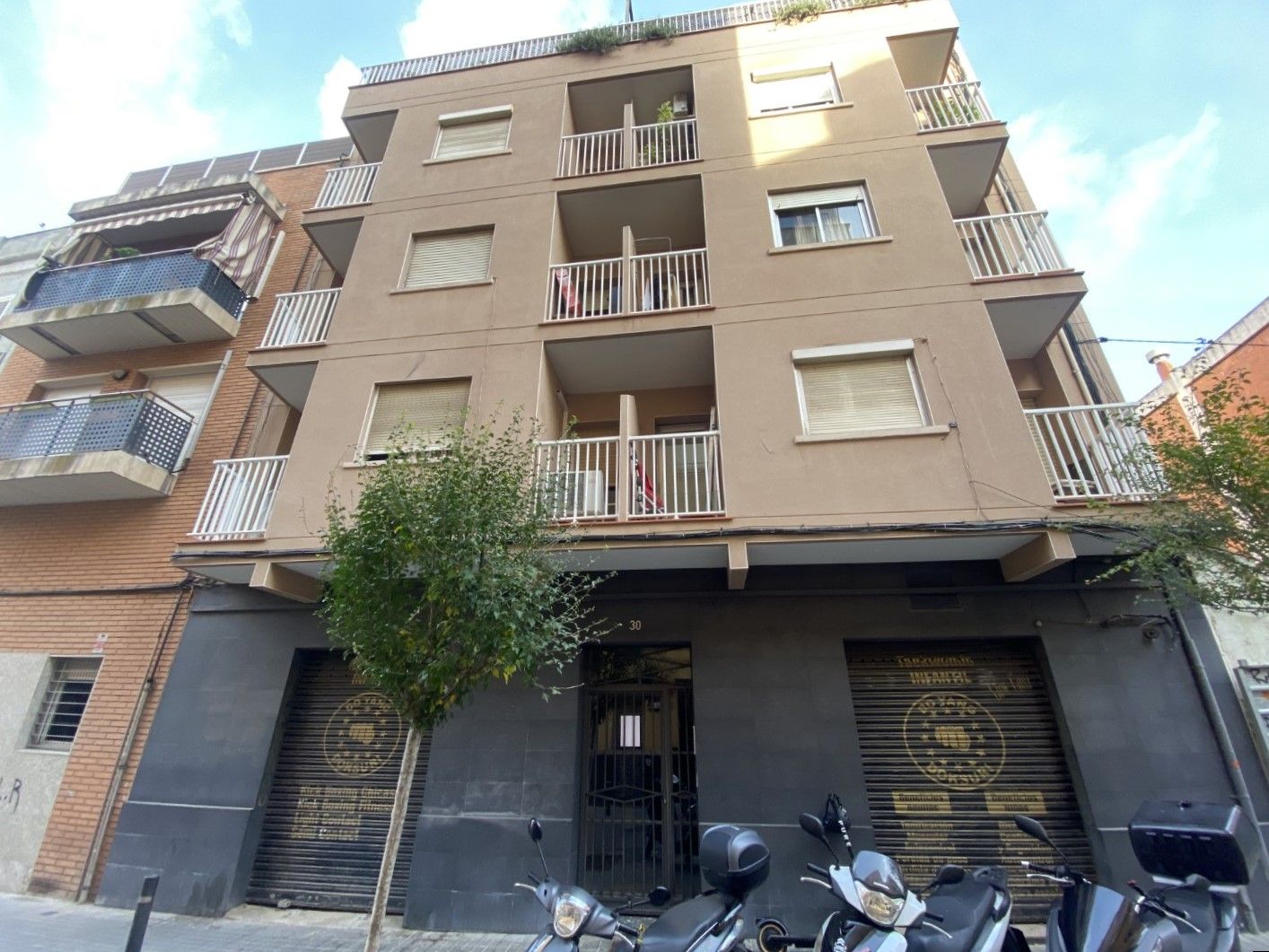 Commercial for sale in L'Hospitalet de Llobregat, Spain