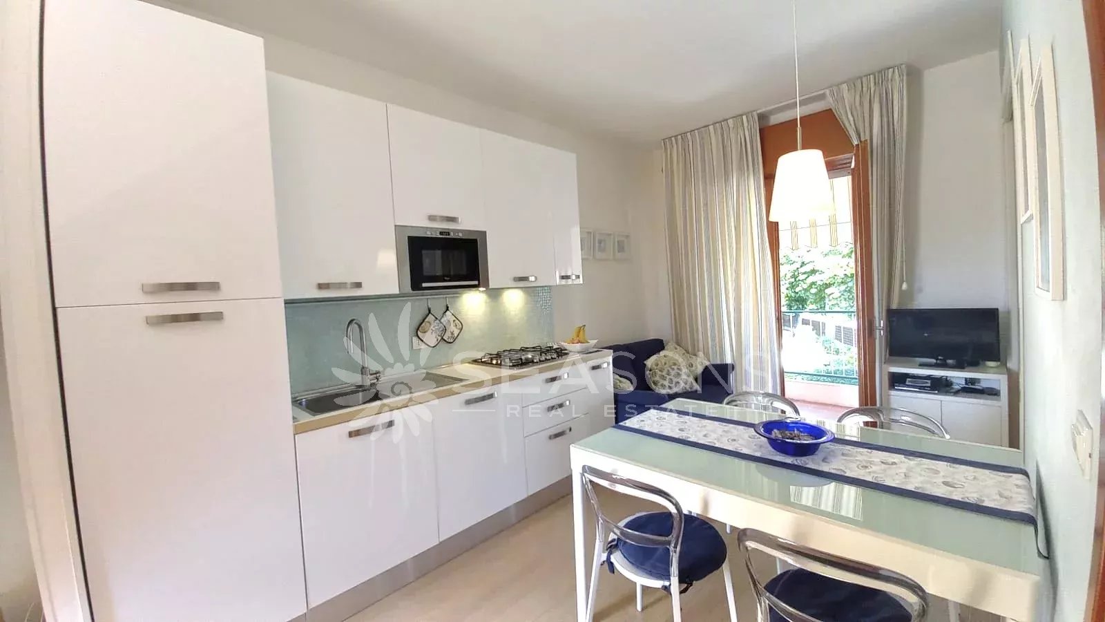 Charming apartment in a residence with a swimming pool