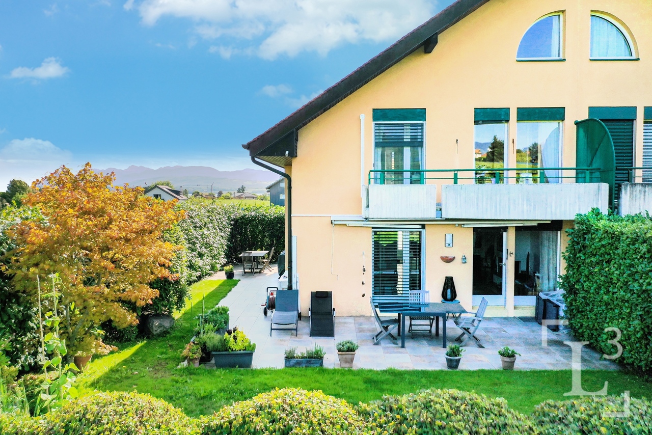 Spacious semi-detached house with open views