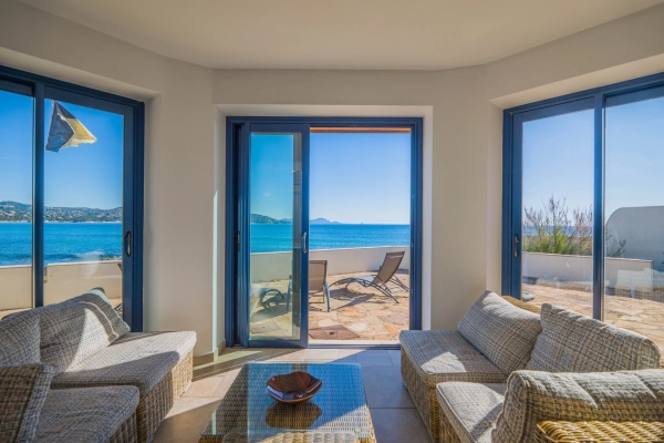 SAINTE MAXIME: Waterfront villa