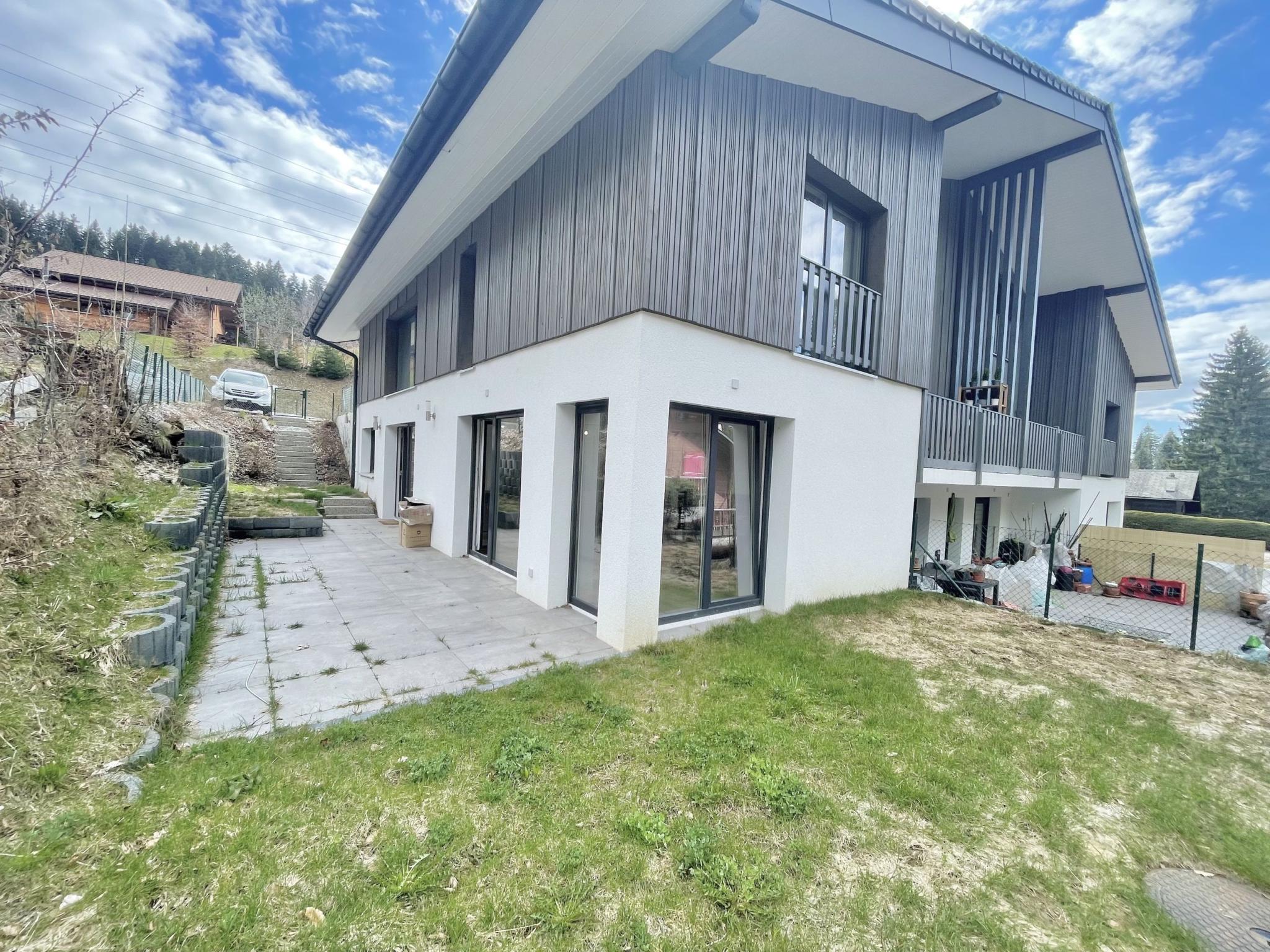 Apartment with garden