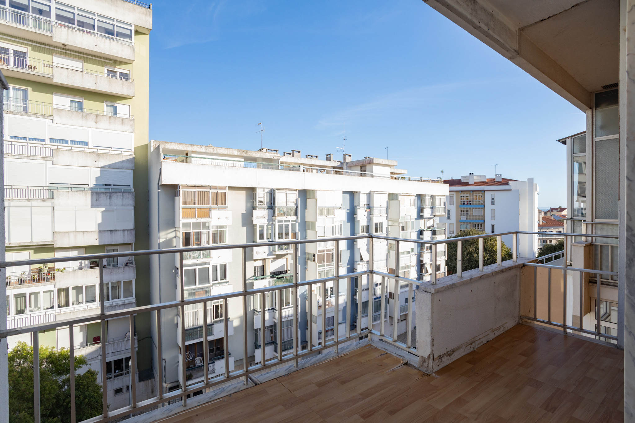 Oeiras, 2-Bedroom Apartment – Potential to Create and Renovate to Your Liking!