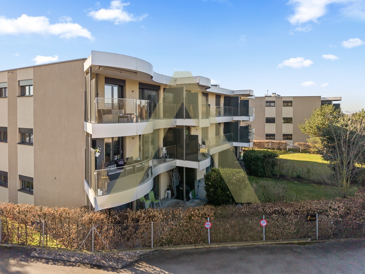 Comfortable and contemporary apartment near the lake