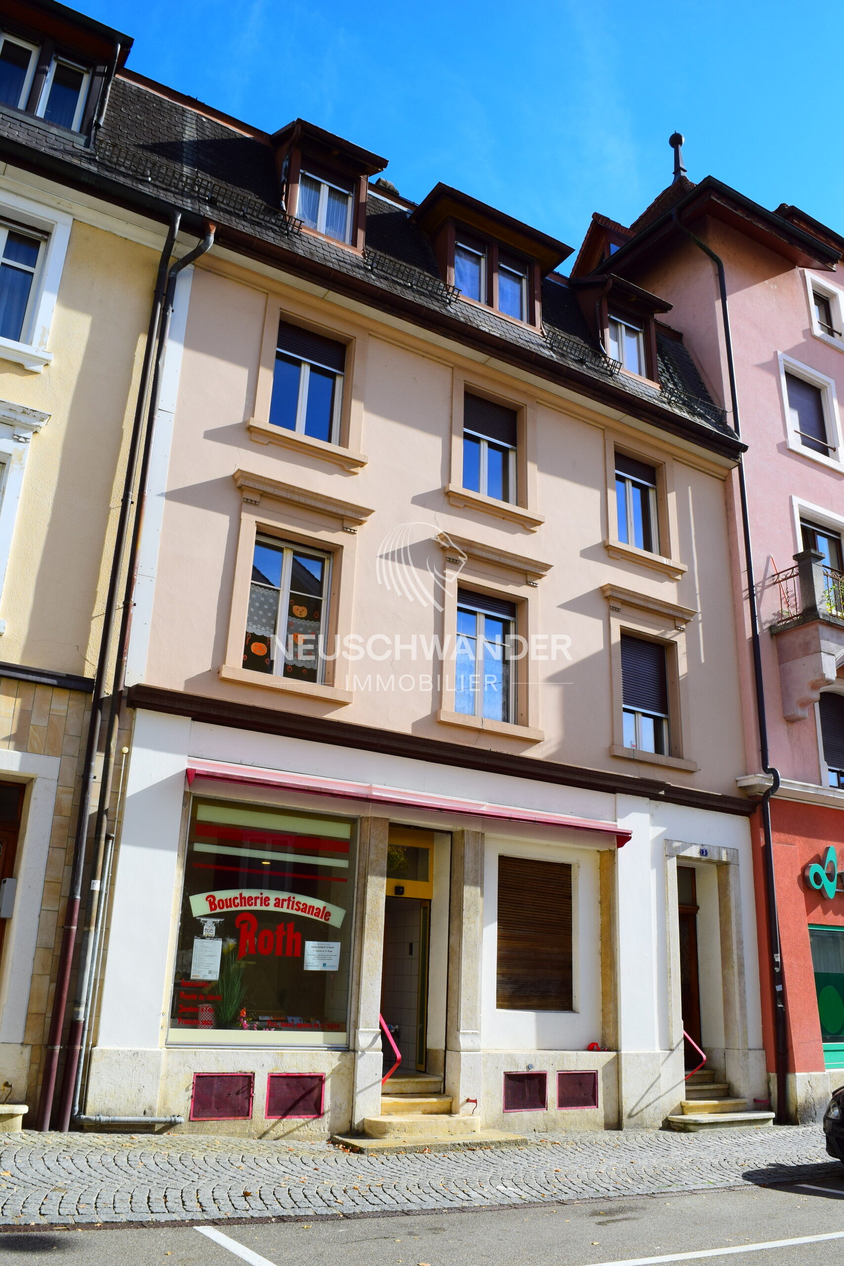 For sale in Moutier investment property with 3 units and 1 business