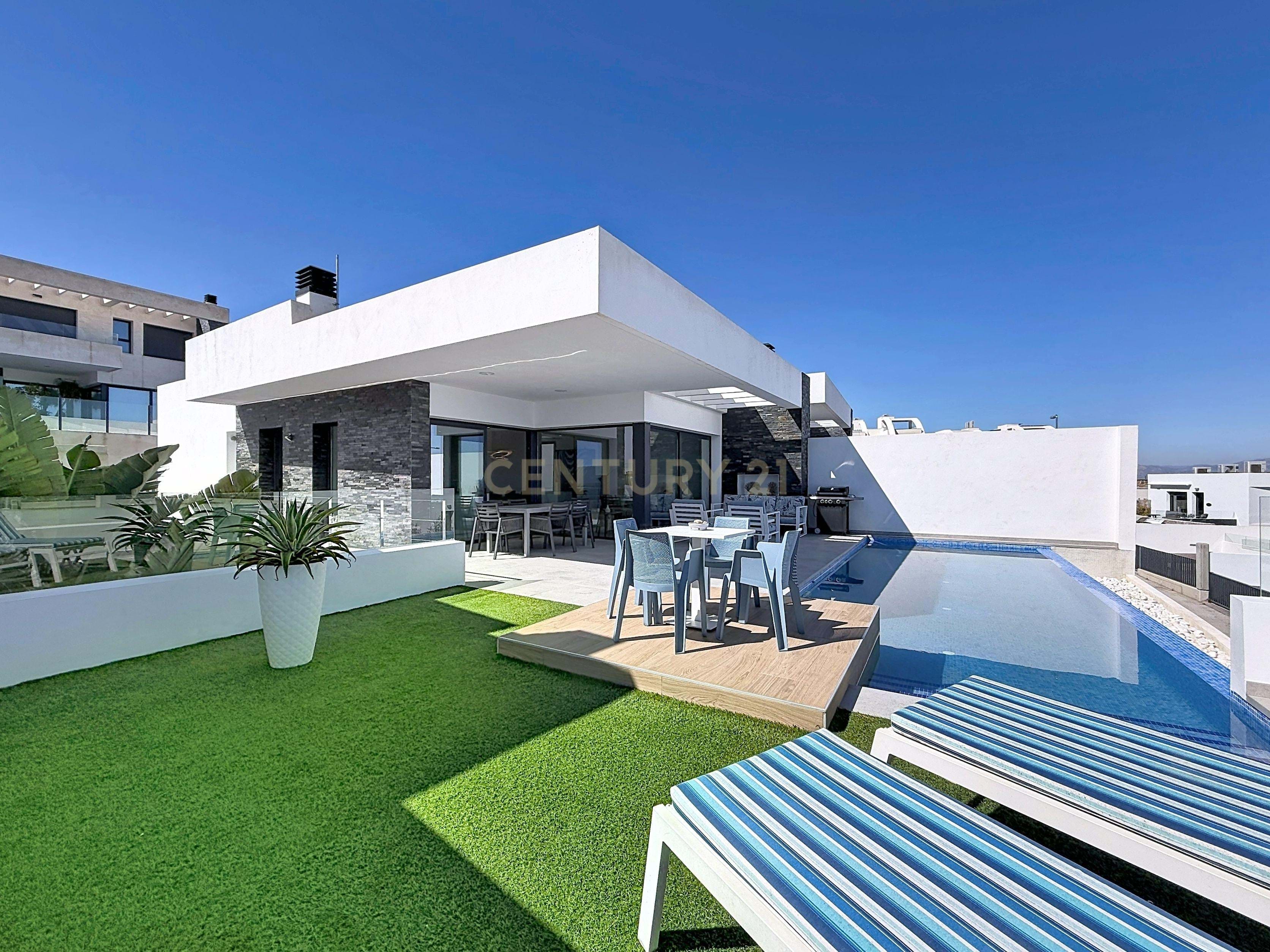 Contemporary Villa in Skyline with Infinity Pool and Panoramic Sea Views in Rojales, Alicante.