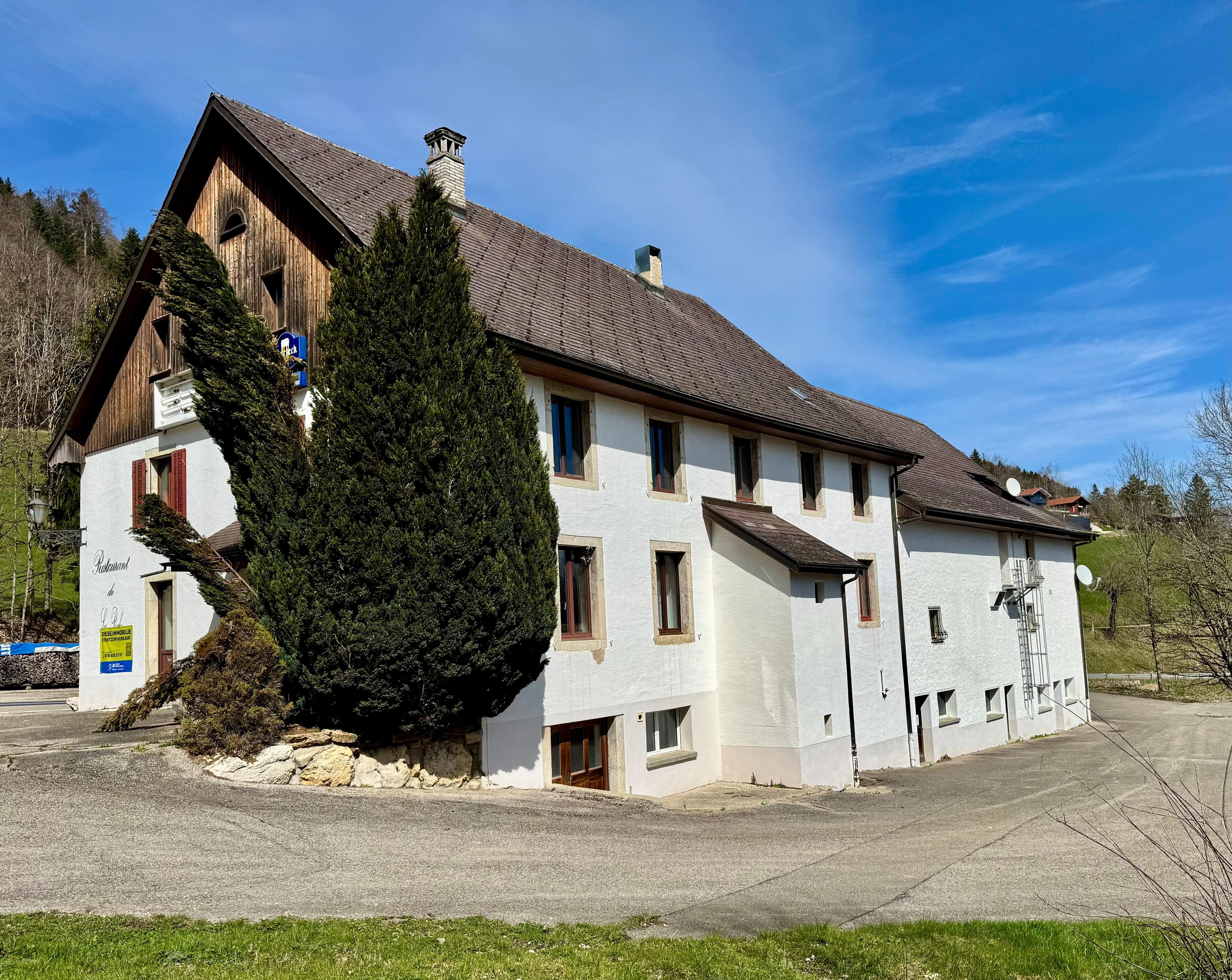 22-room investment property in Glovelier - Unique opportunity