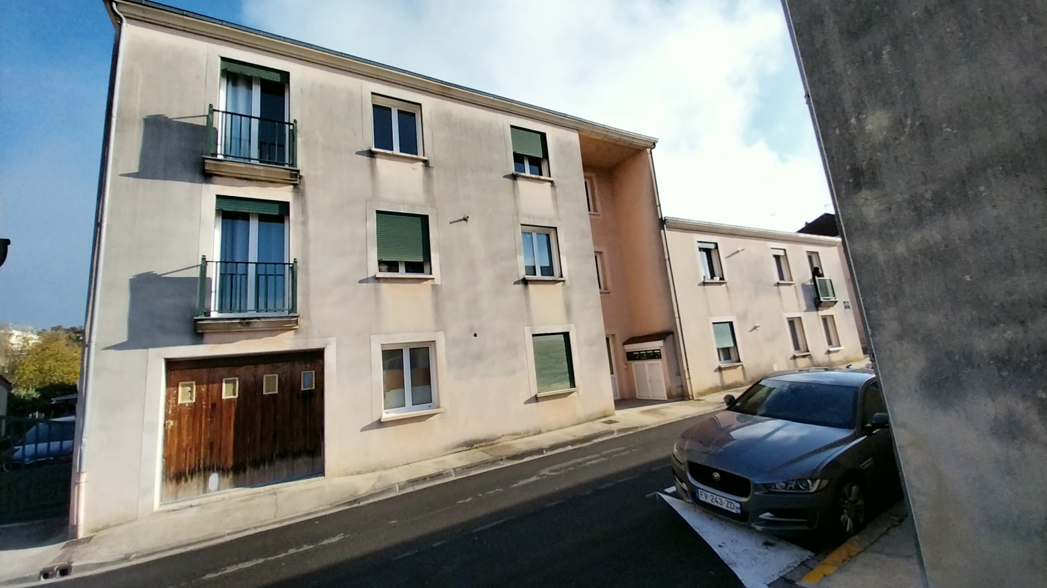 PERIGUEUX Investment building 4+1 apartments type T4 and T3 rented
