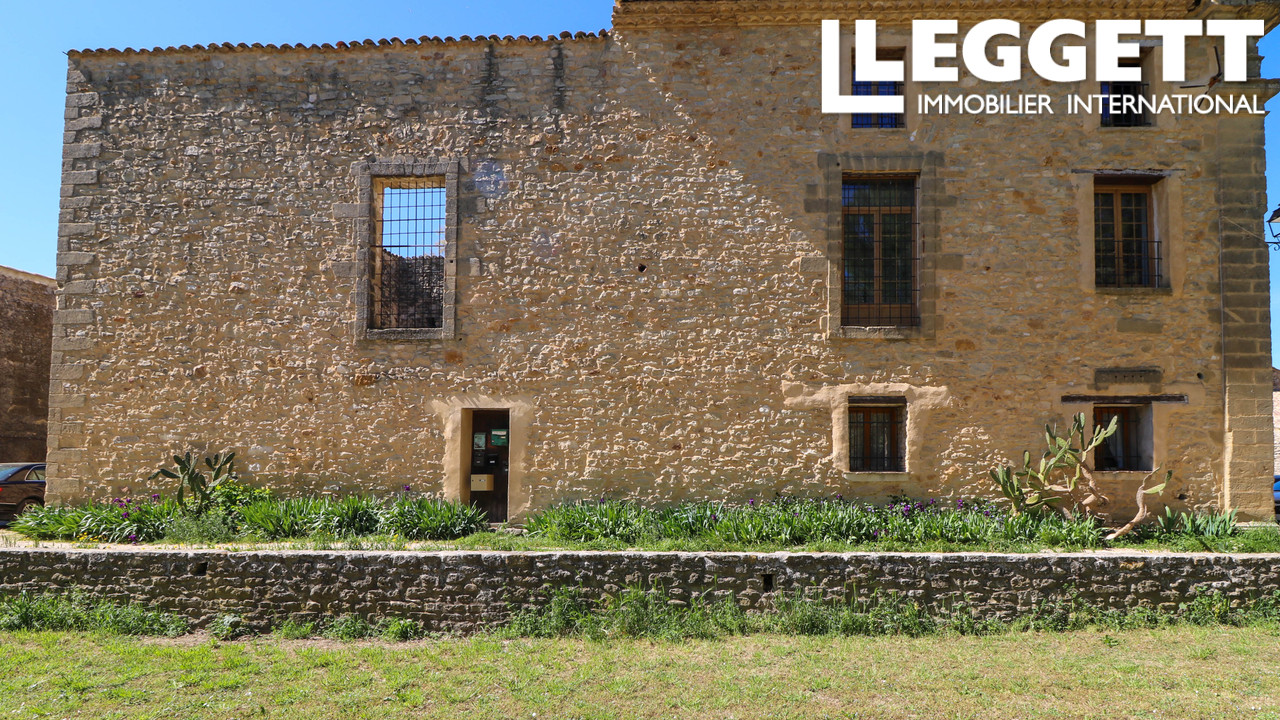 The former temple for renovation project in charming village with amenities only 4 km from Uzès.