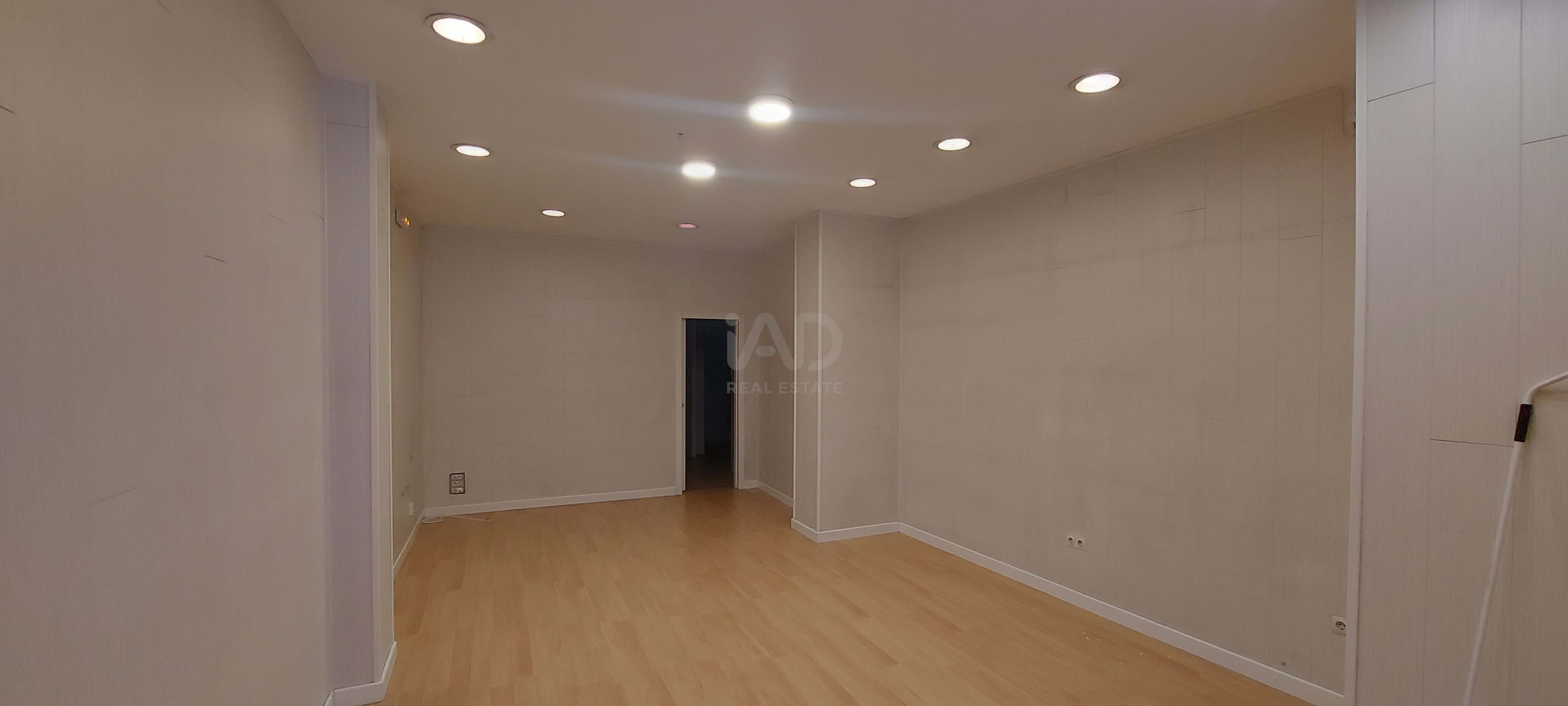 Tienda / local comercial 5 dormitorios - 81.00 m2