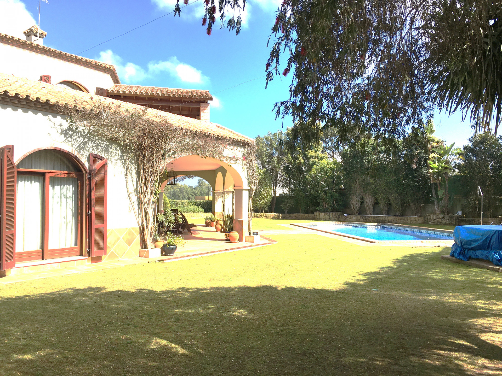 Traditional Style Family Villa located in Private Urbanisation in Sotogrande Alto.