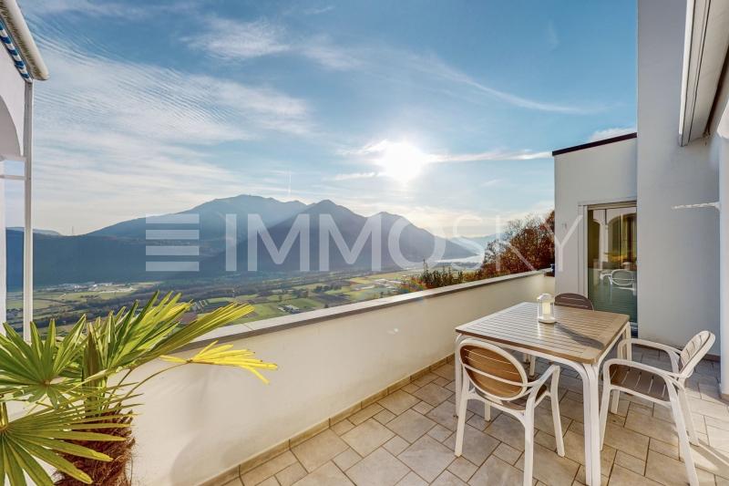 Dominating from above with an unobstructed view in a sunny area