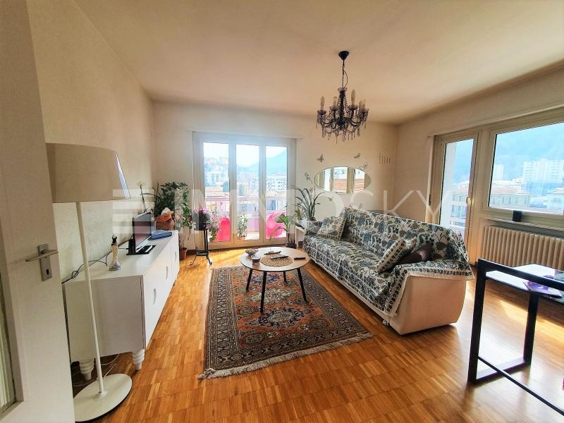 Centrality, services and large spaces for your penthouse in the city