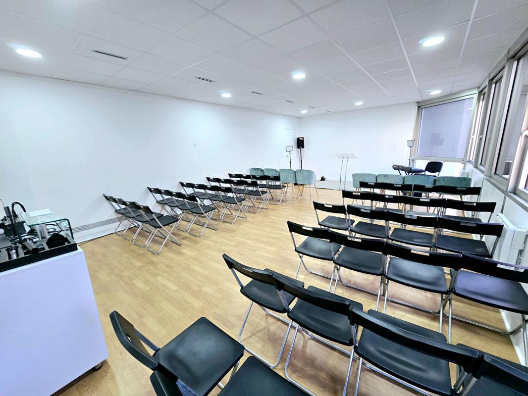 93160 Noisy le grand- Mont d'Est area - Rented premises, Offices - 72 m² , Business district