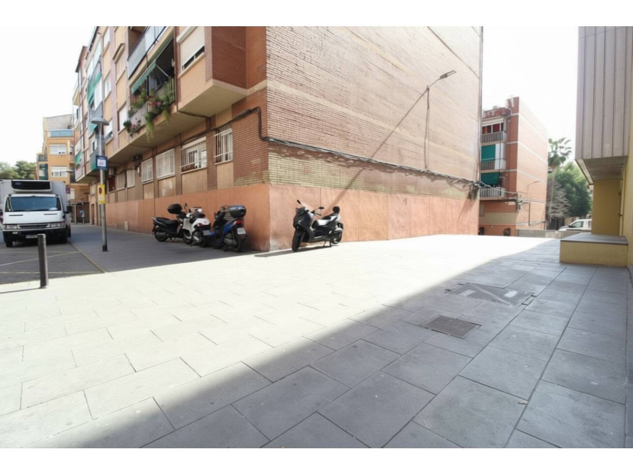 Nave comercial for sale in Fondo(08922)