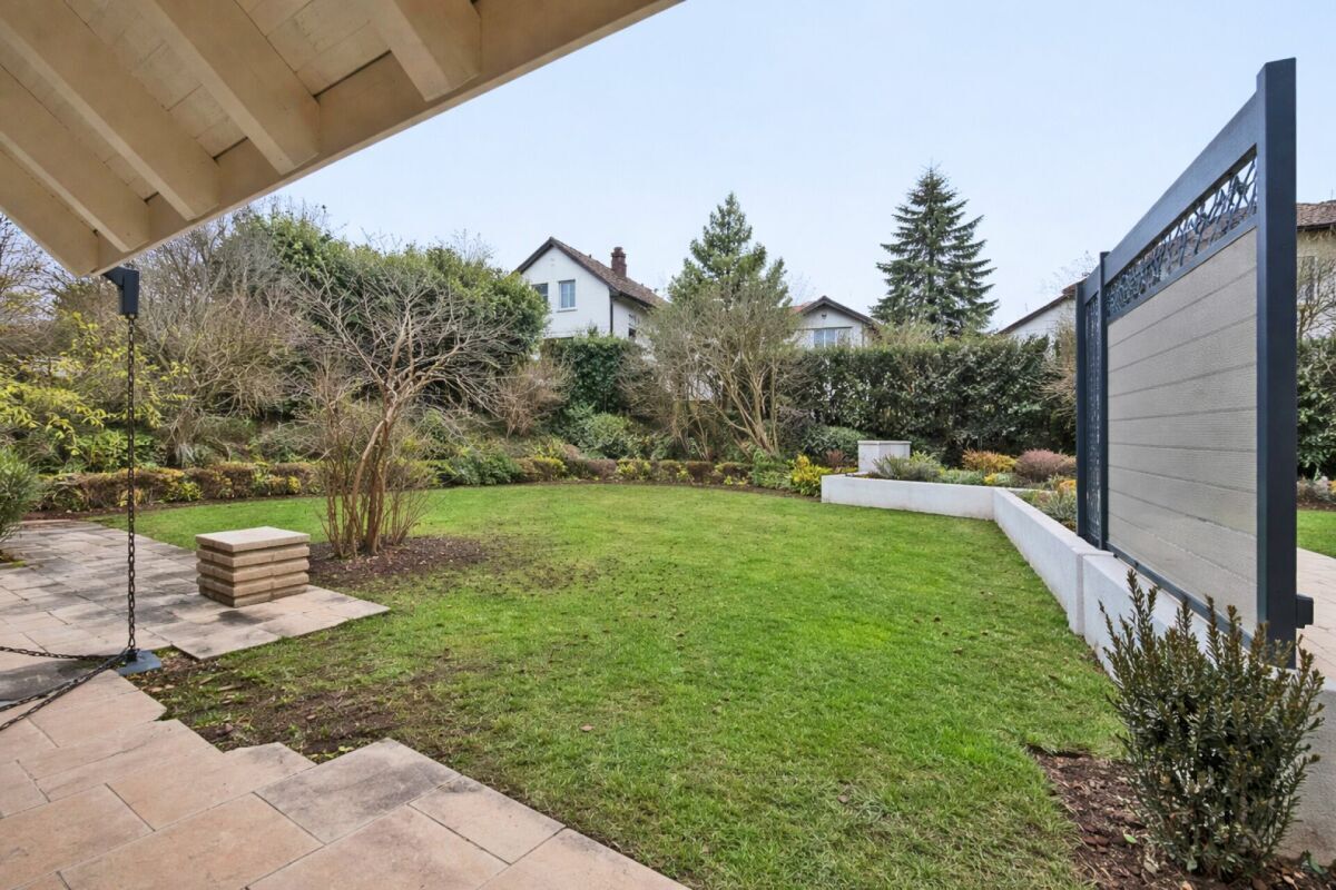 Living with space, light and privacy