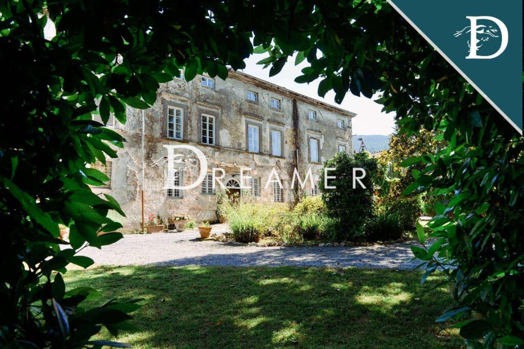12 bedroom villa for sale in Tuscany, Lucca, Capannori, Italy [Anonymoused]
