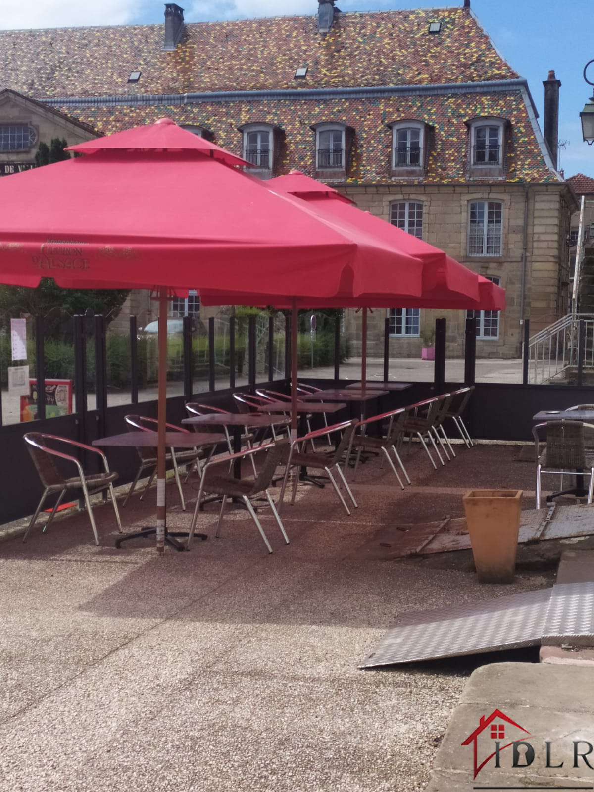 Restaurant and hotel property complex