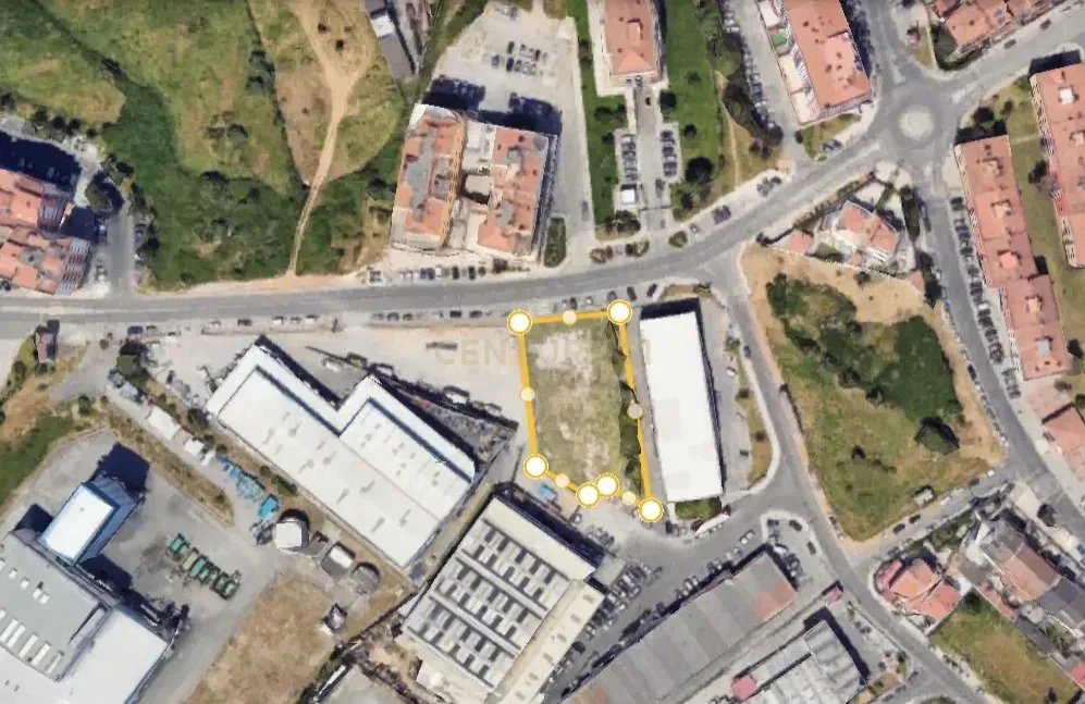 Strategic Land in Mem Martins - 2 fronts