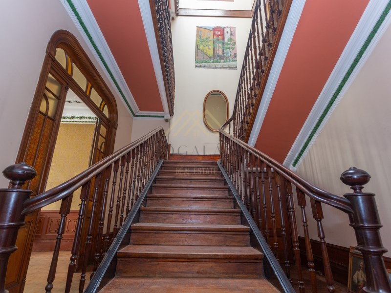 Building for sale with Soul and History in the city centre