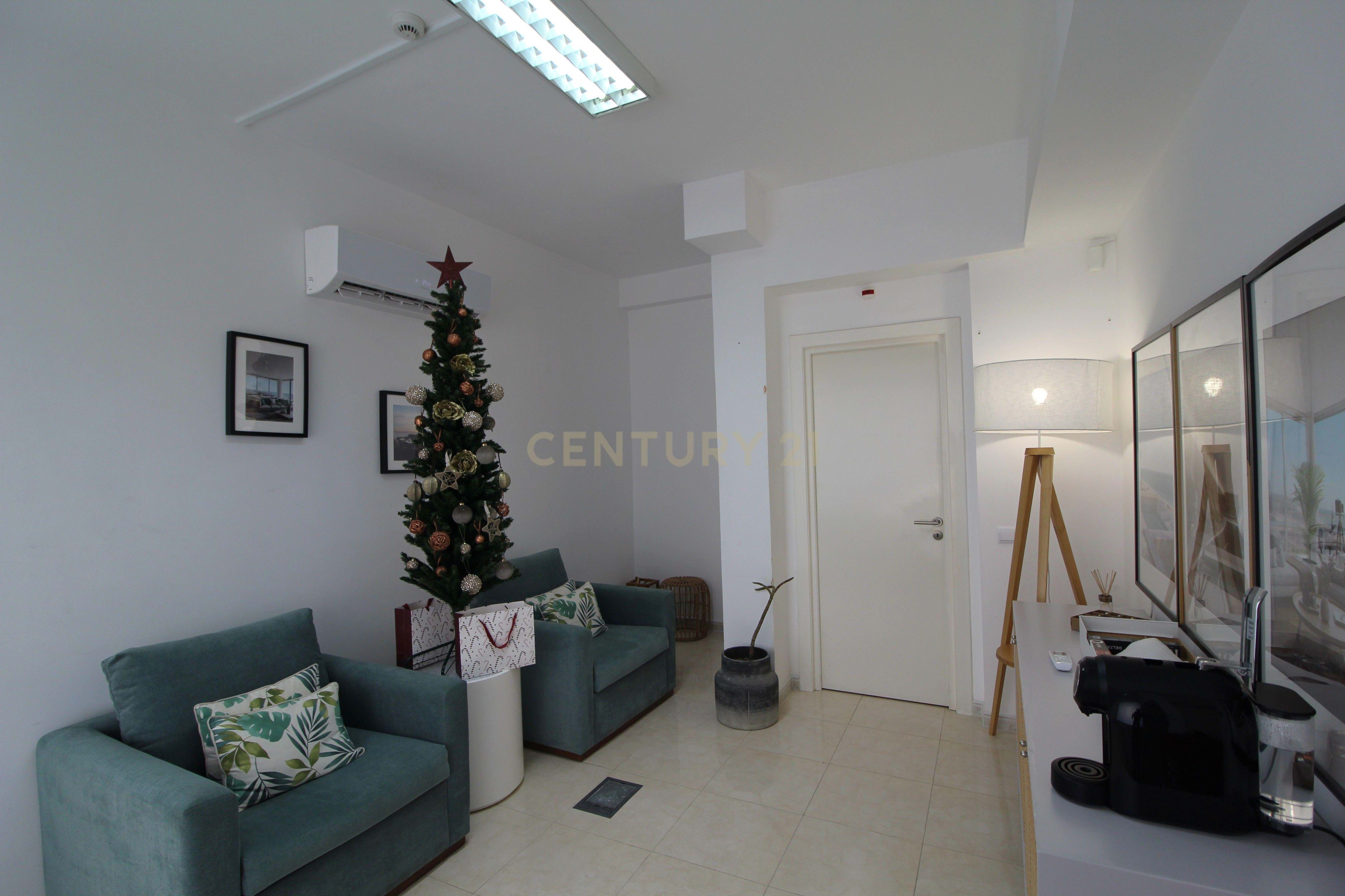 OPPORTUNITY: PREMIUM COMMERCIAL SPACE ON AVENIDA RIO – UNIQUE OPPORTUNITY IN ARMAÇÃO DE PÊRA