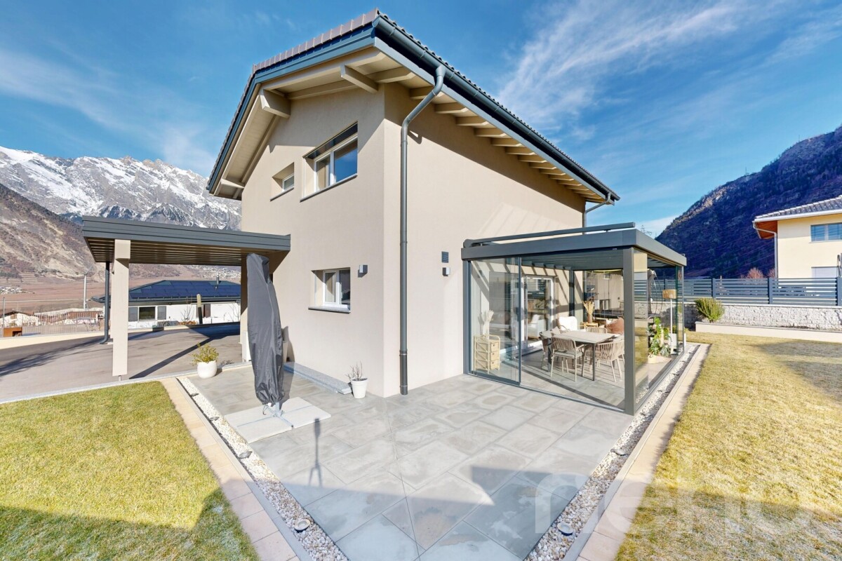 Detached family villa with 5.5 rooms and large garden