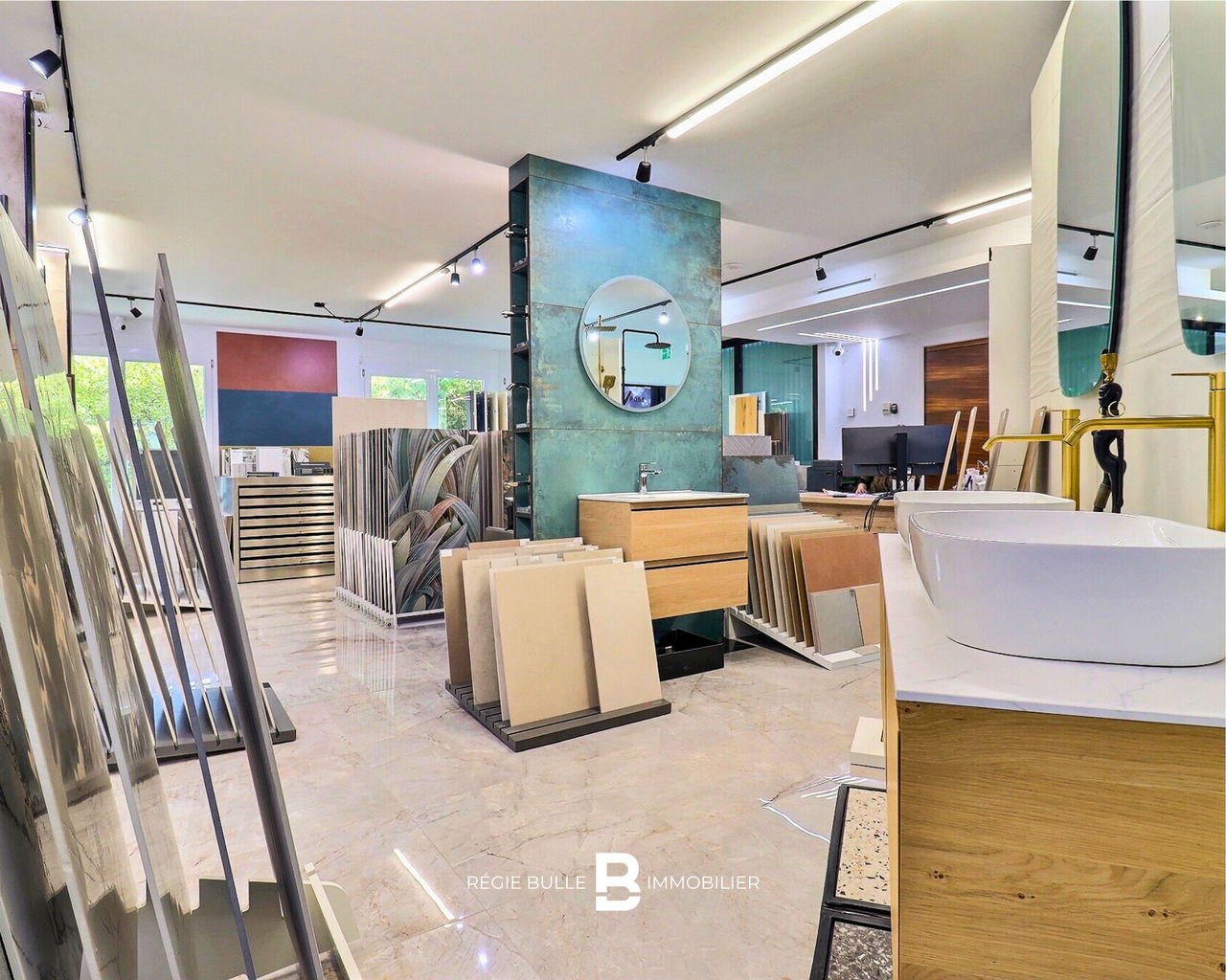 Modern commercial area of approx. 100 m² - Prime location