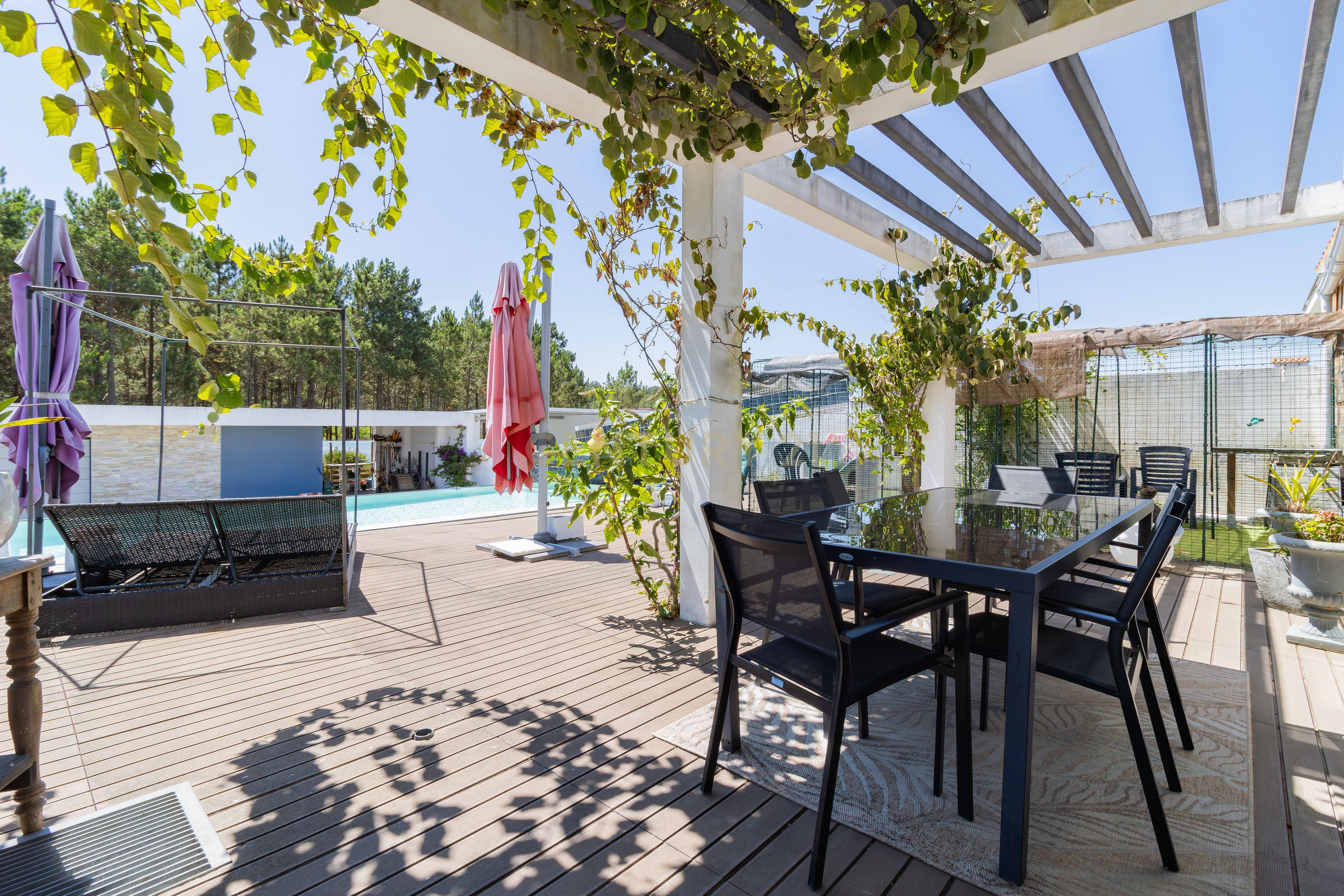 Stunning 5-Bedroom Home with Pool and Garden in Marinha Grande