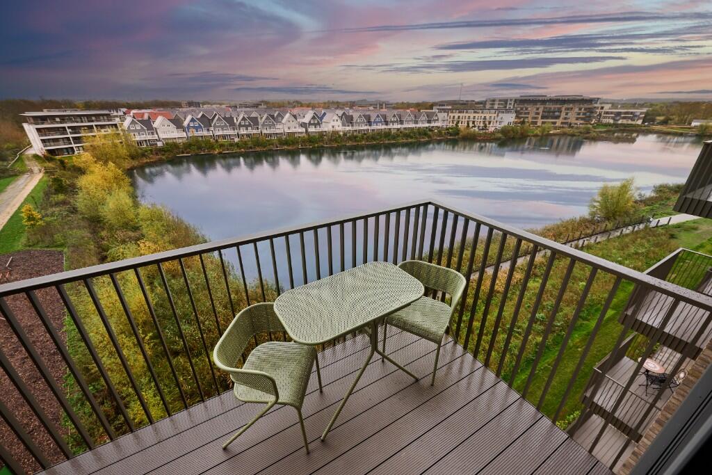 Waterside Apartment for Sale in Reading