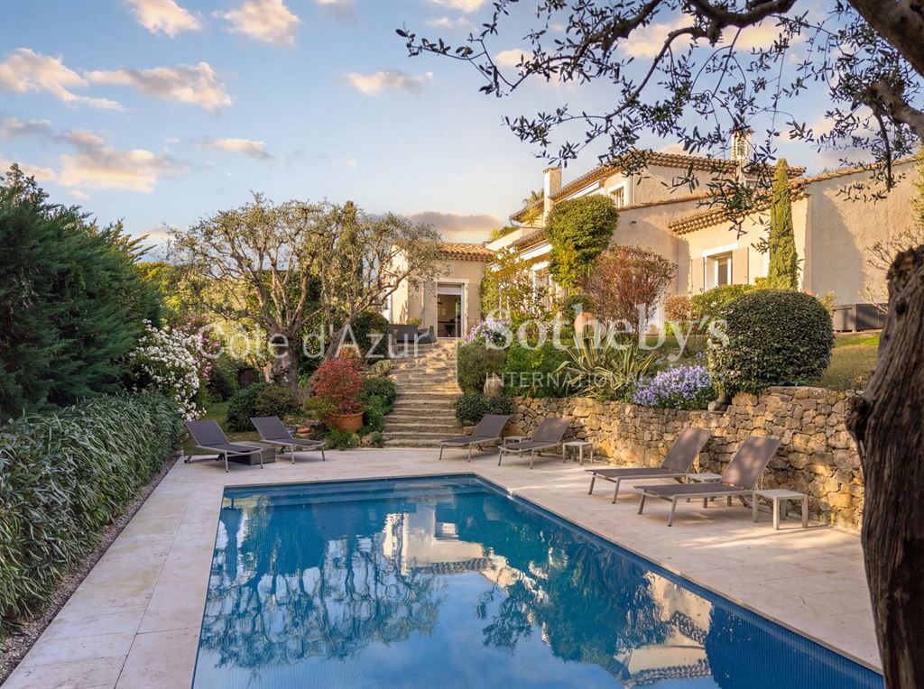 Charming villa with pool and sea view, Le Cannet, near Cannes