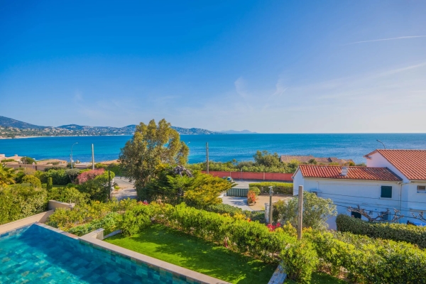 SAINTE MAXIME: NEW VILLA WITH PANORAMIC SEA VIEW