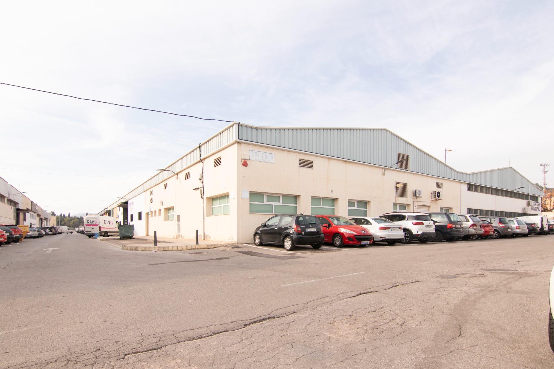 INDUSTRIAL WAREHOUSE IN EXCELLENT LOCATION